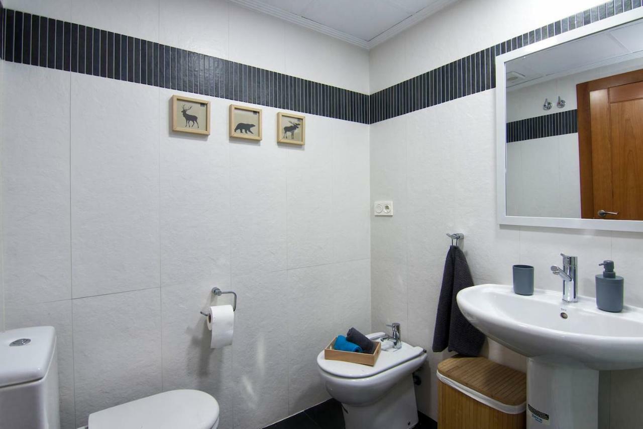 Apartamento Forum-Ciencias Con Piscina, Gym & Parking Granada Eksteriør billede